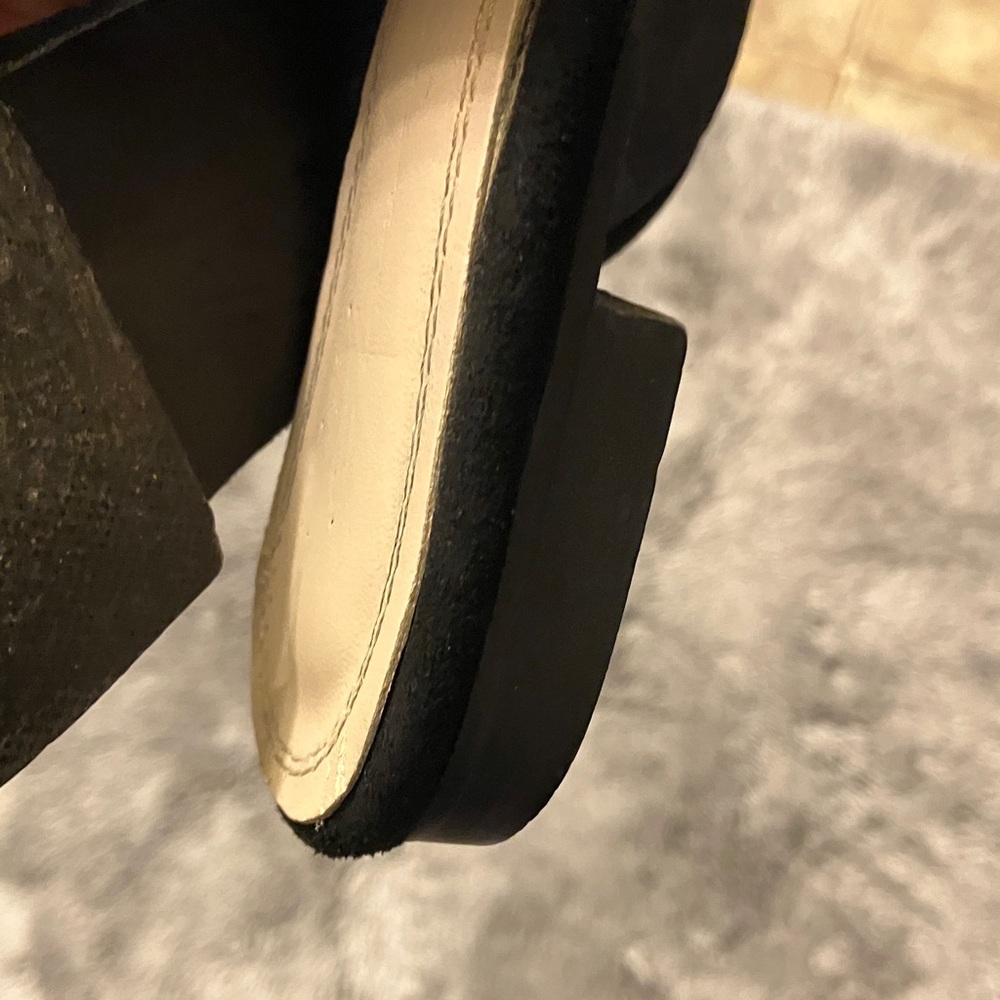Elegant Black Suede Mules with Knot Detail - Picture 8 of 8